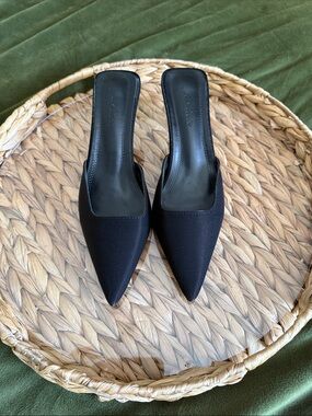 Women’s Pointed Toe Black Slide Mules